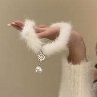 Nouvelle Collection Hiver : Collier Pendentif Flocon de Neige en Perles et Zircon avec Chaîne en Bambou – Design Sportif Luxe Doux, Ambiance Confortable