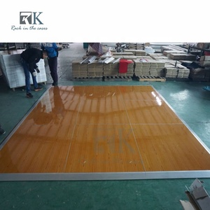 Piso de Baile de Madera Contrachapada Brillante de 3 pies x 3 pies y 4 pies x 4 pies con Bordes de Aleación de Aluminio en Venta - Product Image 4