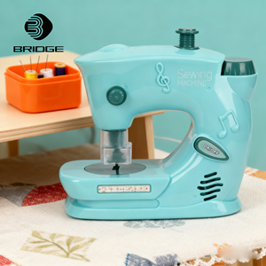 Yüksek Kaliteli Oyuncaklar Mavi Dikiş Makinesi Oyuncakları Çocuklar İçin Rol Yapma Oyunları Plastik Mini Dikiş Makinesi Oyuncakları - Product Image 6