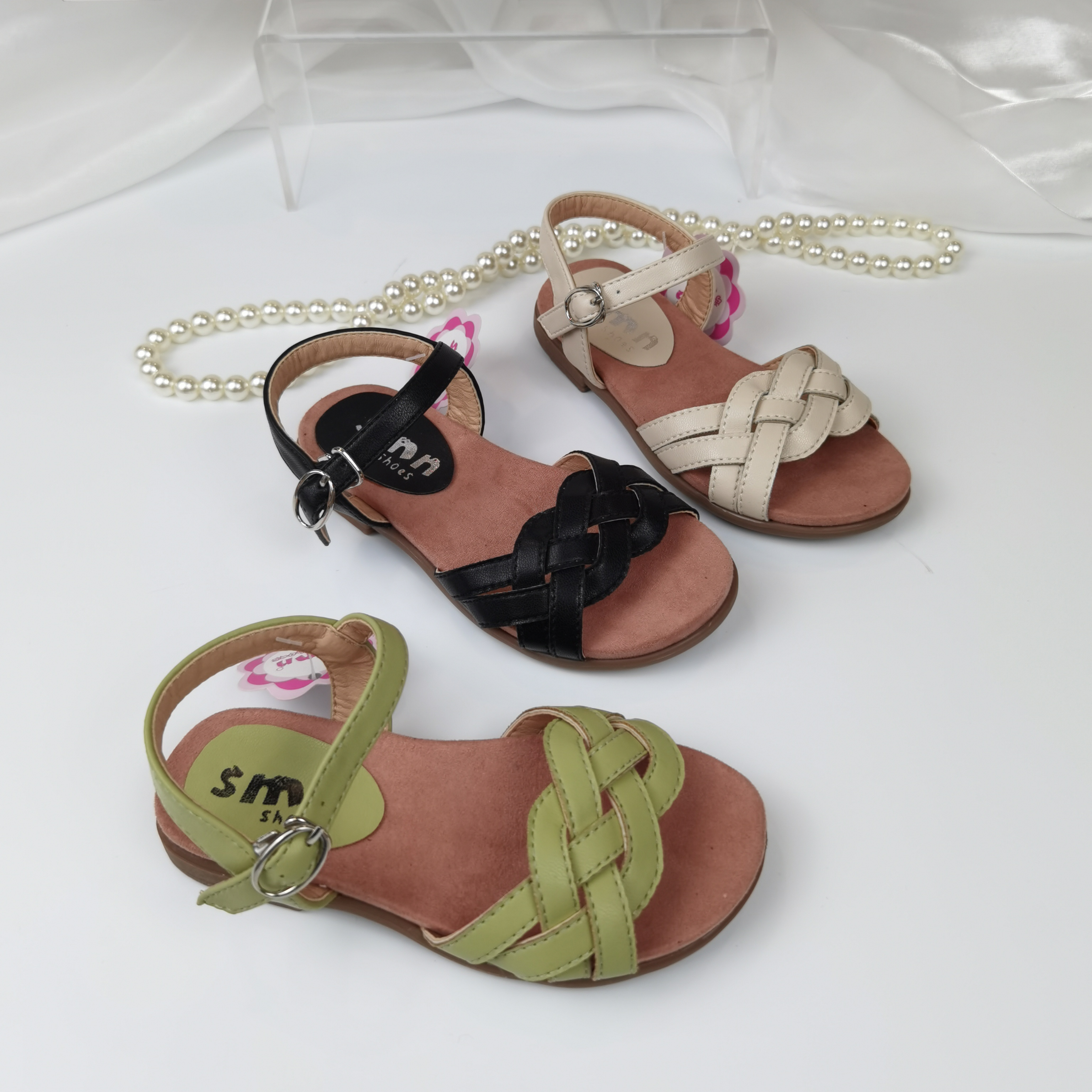 Factory direct sale  very fashionable simple hand woven sandals for girls  lovely  beautiful and comfortable soft bottom