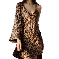 Ensemble de vêtements de nuit en satin à imprimé léopard luxueux pour femmes, robe mini-camisole à col en V et robe longue à manches longues à ouverture devant, vêtements de détente élégants