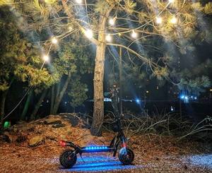 Leistungsstarker und Robuster Kaabo Wolf Warrior 11 Plus E-Scooter mit 2 Ladegeräten, auf Lager in den USA, Kostenloser Versand - Product Image 3