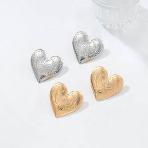 Bijoux fantaisie, boucles d'oreilles en alliage, design froid, boucles d'oreilles en forme de cœur dorées, boucles d'oreilles punk dorées pour la Saint-Valentin - Product Image 3