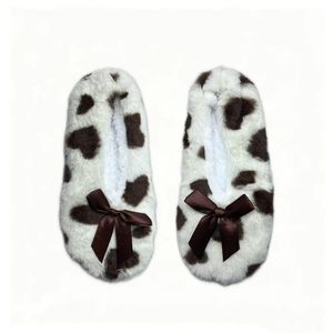 Chaussettes d'hiver douillettes et épaisses avec doublure en sherpa, antidérapantes, pour femmes, pantoufles thermiques d'intérieur pour un usage quotidien - Product Image 3