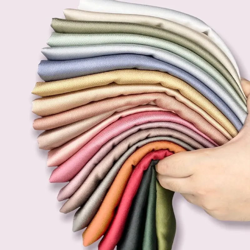 Ready To Ship Malaysia Hot Selling Premium Women Muslim Bubble Satin Scarf Wholesale Chiffon Bubble Satin Silk Hijab Shawl