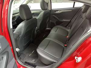 <span class=keywords><strong>Ford</strong></span> <span class=keywords><strong>Focus</strong></span> Hatchback EcoBoost <span class=keywords><strong>ST</strong></span> <span class=keywords><strong>Line</strong></span> Voiture d'occasion bon marché Sièges automatiques en cuir Toit panoramique foncé Caméra arrière R18 Pneus gauche - Product Image 4
