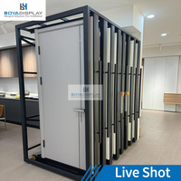 Boya – Vente directe usine – Présentoir métallique moderne portable sur mesure avec poignée à rainure pour porte coulissante et lettrage en placage de bois