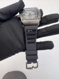 Reloj de Lujo para Hombre, Diseño Moderno con Caja Tonneau de 42MM, Esfera Esqueletizada, Resistente al Agua, Reloj de Pulsera de Cuarzo - Product Image 4