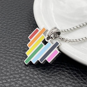 สร้อยคอจี้สแตนเลสเคลือบสีรุ้ง เครื่องประดับจี้รุ้งสำหรับชาวเกย์ - Product Image 1