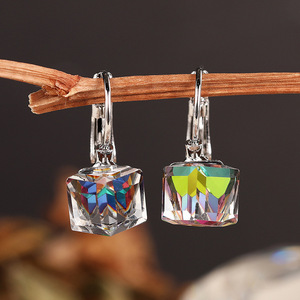 Boucles d'oreilles créatives en forme de cube de cristal coloré pour femmes, bijoux de mode - Product Image 6