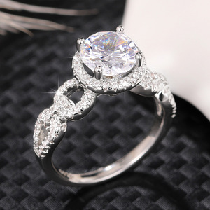 Anello Geometrico Intrecciato con Design Circolare per Donne - Product Image 5