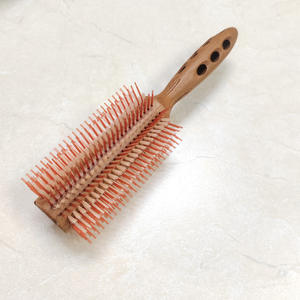 Cepillo de Peinado Resistente al Calor con Logotipo Personalizado, Cepillo de Madera Ventilado con Rodillo de Nylon Rígido para Barberos Profesionales - Product Image 4