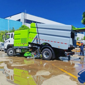 Camión barredor de carreteras FAW con tanque de agua a alta presión de 15 metros cúbicos - Product Image 1
