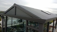 Panneau de toiture isolé en aluminium imperméable avec âme en PU, revêtement poudré, hauteur de profil 45 mm pour toit de gazebo, taille personnalisée