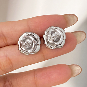 Boucles d'oreilles clous vintage en laiton avec zircon pour femme, idéales pour fiançailles, fêtes, mariages, plaqué or 18 carats et rhodium - Product Image 6