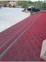 Tapis grattoir industriel en PVC robuste, design géométrique modulaire pour les zones d'entrée à fort trafic