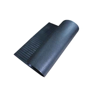 Tapete de Goma para Ganado Vacuno Lechero, Modelo 17 de Alta Resistencia, Color Negro, Hecho en China, T&H International con Servicio de Corte - Product Image 2