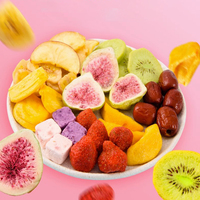 Gefreeze-droogde fruitmix van verse vruchten, niet-GMO, met bosbes, perzik, banaan, vijg, jujube en aardbei.