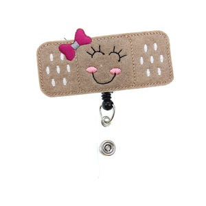 تصميم مخصص كارتون ضمادة ابتسامة مع قوس قابل للسحب ملحقات ممرضة طبية حامل شارة لحفلات الزفاف - Product Image 3