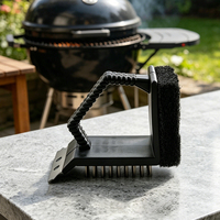 Brosse de nettoyage 3-en-1 pour barbecue avec fil d'acier 201 et grattoir pour l'entretien des grilles de barbecue extérieures