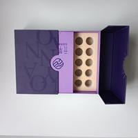 Boîte cadeau rigide pliante de luxe sur mesure, en carton, avec insert en mousse, couleur violette, vide, pour cosmétiques.