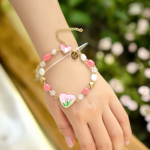 Bracelet à perles tendance plaqué or PVD en acier inoxydable 316L avec breloque cœur et motif tulipe rose - Product Image 3
