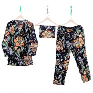 Conjunto de ropa de dormir Floral elegante para mujer, ropa de dormir ligera de algodón 100% transpirable suave para todas las estaciones, elegante y cómoda - Product Image 1