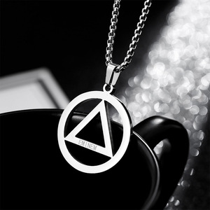 Collier en acier titane rond et triangulaire style Hip Hop Rap Eminem, pendentif tendance pour homme, vente en gros - Product Image 1