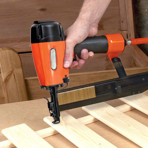 Grampo de Arame Galvanizado de 18 Gauge 1/4 Polegada 5.7mm com Coroa Estreita 90/35 para Grampeador Pneumático 9040 - Product Image 6