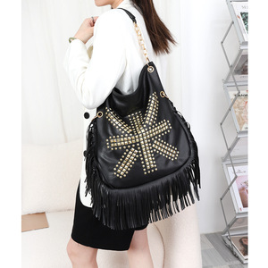 Remaches tachonados bolso <span class=keywords><strong>de</strong></span> cubo monederos <span class=keywords><strong>cuero</strong></span> borla Hobo <span class=keywords><strong>bolsos</strong></span> <span class=keywords><strong>de</strong></span> hombro con flecos <span class=keywords><strong>bolsos</strong></span> cruzados <span class=keywords><strong>para</strong></span> mujeres 2023 - Product Image 2