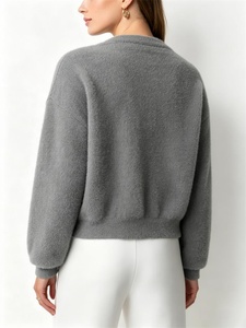 Cardigan élégant d'hiver pour femme Zeyu, avec boutons perlés, chaud et doux, coupe courte, manches longues, en tricot, fausse fourrure - Product Image 5