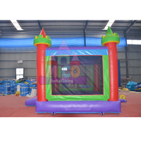 Château gonflable KARRY sur mesure 13x13, pour usage intérieur/extérieur, tous âges, capacité 300-500 kg, 5-10 passagers
