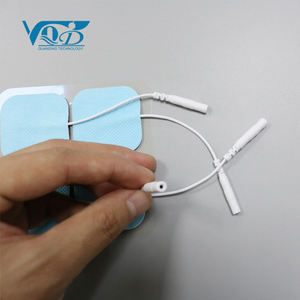 Bantalan elektroda non-tenun jepret, dapat digunakan kembali 40*40mm <span class=keywords><strong>Tens</strong></span> perekat sendiri bantalan elektroda putih 2.0/2.5mm garis untuk terapi penghilang rasa sakit Model merek QD - Product Image 3