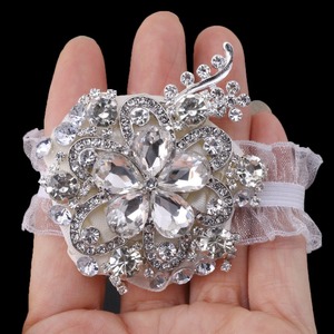 Corsage de diamantes de imitación para muñeca, flor de mano con diamantes completos para damas de honor, hermanas, boda, novia y novio - Product Image 2