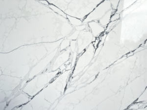 GOLDTOP OEM/ODM Encimera de Cuarzo Artificial Calacatta Blanca Moderna, Diseño Paonazzo Verona para Uso en Villas, Resistente al Calor - Product Image 6