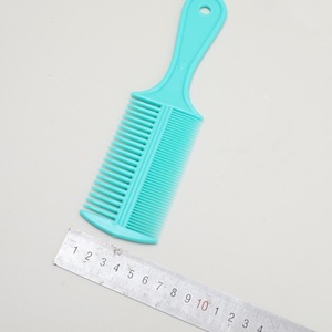 Brosse <span class=keywords><strong>peigne</strong></span> en plastique double face à dents grossières et à dents fines de couleur bonbon en gros pour un <span class=keywords><strong>meilleur</strong></span> style logo personnalisé - Product Image 6