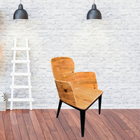 Fauteuil lounge moderne en bois courbé, structure légère en contreplaqué avec flexibilité naturelle pour usage extérieur
