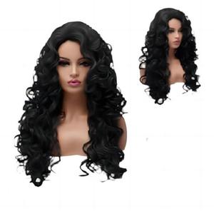 Une femme aux <span class=keywords><strong>cheveux</strong></span> longs <span class=keywords><strong>bouclés</strong></span> et ondulés dans une <span class=keywords><strong>coiffure</strong></span> queue de poisson. Elle porte une perruque tous les jours. - Product Image 5