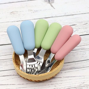 Ensemble de <span class=keywords><strong>couverts</strong></span> en acier inoxydable et de vaisselle en silicone de qualité alimentaire pour bébés et tout-petits, cuillère et fourchette d'apprentissage pour l'alimentation - Product Image 5