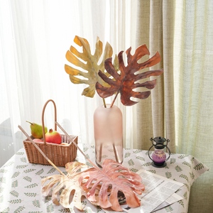 Foglia di Monstera Artificiale Essiccata, Stelo di Pianta Tropicale Finta per Decorazioni Autunnali, Matrimoni e Casa, Foglia di Monstera Finta Marrone Chiaro - Product Image 3