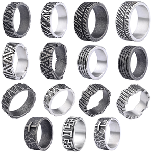 <span class=keywords><strong>Anello</strong></span> Vintage in Acciaio Inossidabile Placcato Nero con Testo Runico Vichingo, Impermeabile e Antiossidante, Misure da 7 a 15 - Product Image 1