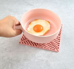 Foldable Triangular Silicone Heat-resistant <b>Trivet</b> Mat, Multi-purpose Kitchen Silicone Pot Stand Pad - Product Image 4