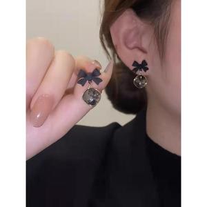 Orecchini con fiocco in cristallo per donna, ideali per feste, banchetti, uso quotidiano, idea regalo - Product Image 4