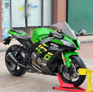 Grande moto à deux roues d'occasion ZX10R 998cc avec échappement Spitfire et moteur à essence - Product Image 2
