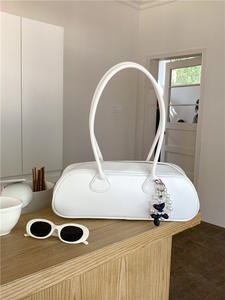 Sac à bandoulière rétro européen et américain, durable, pliable, brillant, en PC, imperméable, antivol, à rayures quatre saisons - Product Image 5