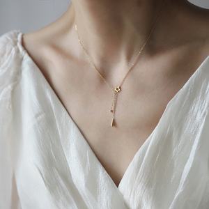 Collier Goutte d'Eau Géométrique Plaqué Or 18K Tendance pour Femme, Collier Étoile en Acier Inoxydable Simple et Élégant - Product Image 3