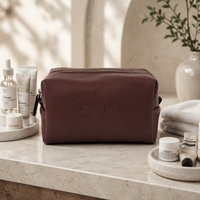 Trousse de Toilette en Cuir PU Marron Gaufré avec Logo, Pochette Cosmétique Grain de Sablon, Sac de Lavage à Fermeture Éclair, Trousse de Voyage Organisateur pour Hommes et Femmes