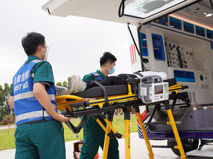 4X4 Ambulance d'urgence hors route Ambulance véhicule premiers soins 4x4 essence grande muraille surveillance pression négative Ambulance voiture - Product Image 6