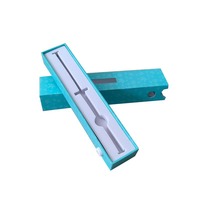 Boîte cadeau en carton auto-élevable recyclable avec laminage mat et gaufrage pour bijoux
