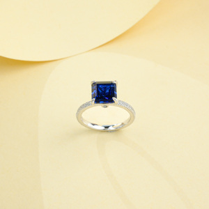 Anillo de Zafiro Azul Real Creado en Laboratorio, Corte Radiante, Plata de Ley 925, con Piedras Laterales Incrustadas, Anillo de Compromiso para Mujer - Product Image 2